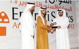 منصور بن محمد يكرم الفائزين في »أسواق إماراتية«